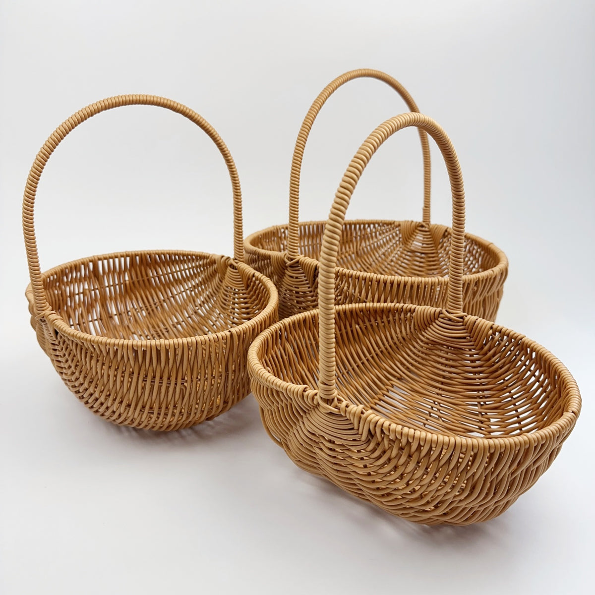 BAS003 - Oval Handwoven Rattan-Style Basket with Handle image 0