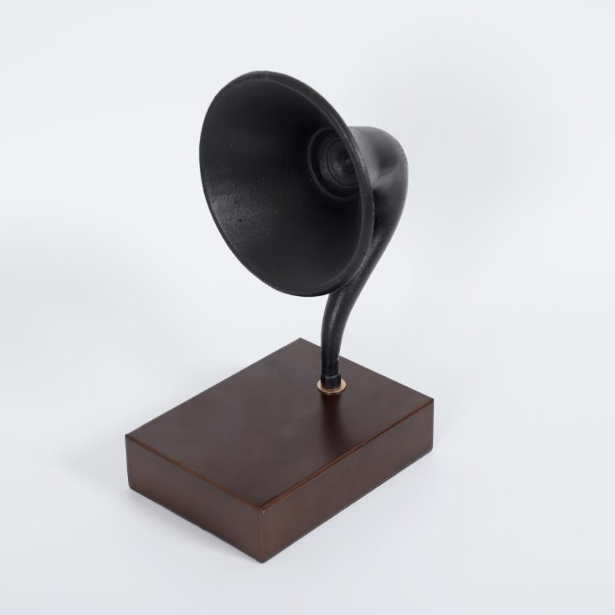 TYP-407 - Retro Gramophone Ornament - A Modern and Minimalist Home Decoration image 0
