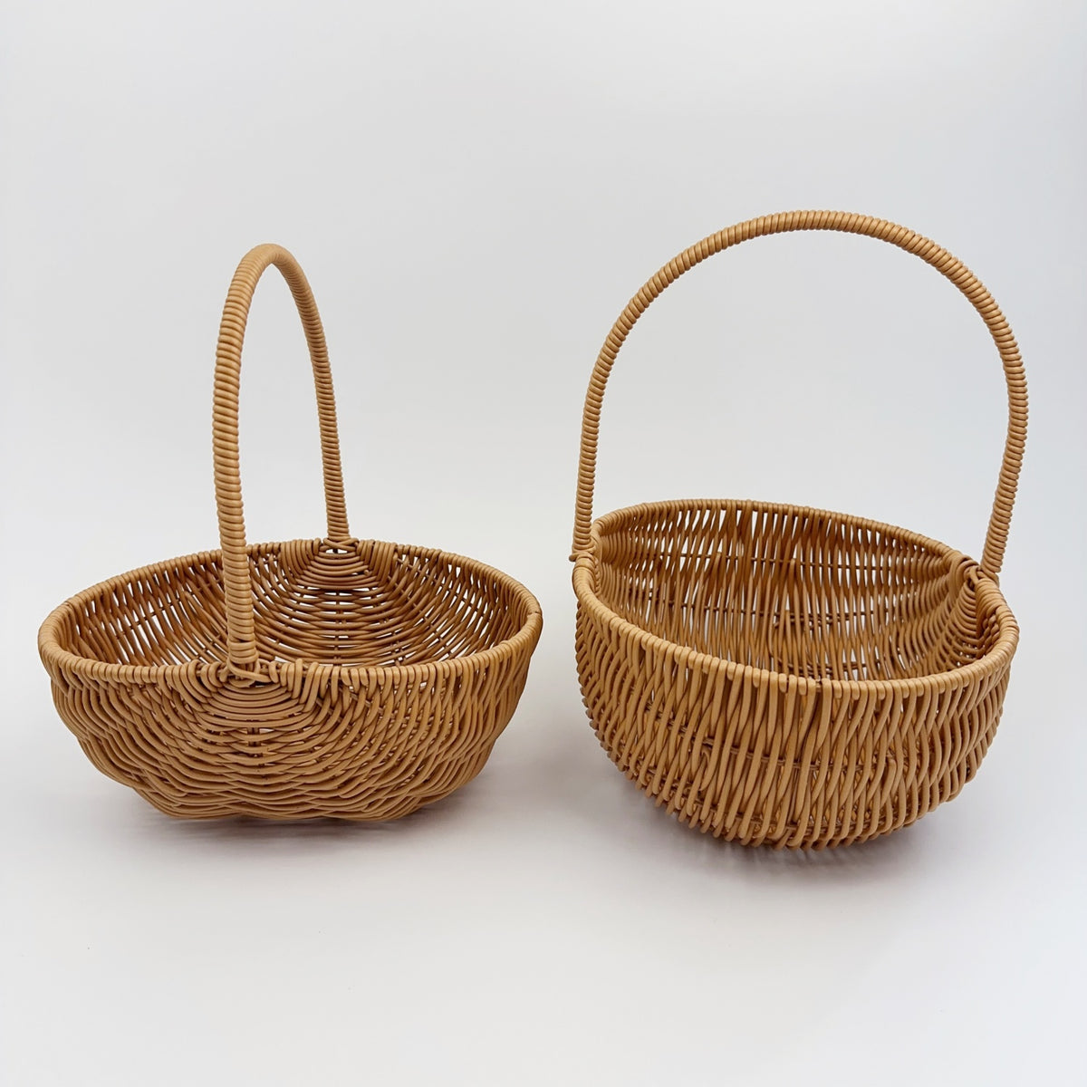 BAS003 - Oval Handwoven Rattan-Style Basket with Handle image 3